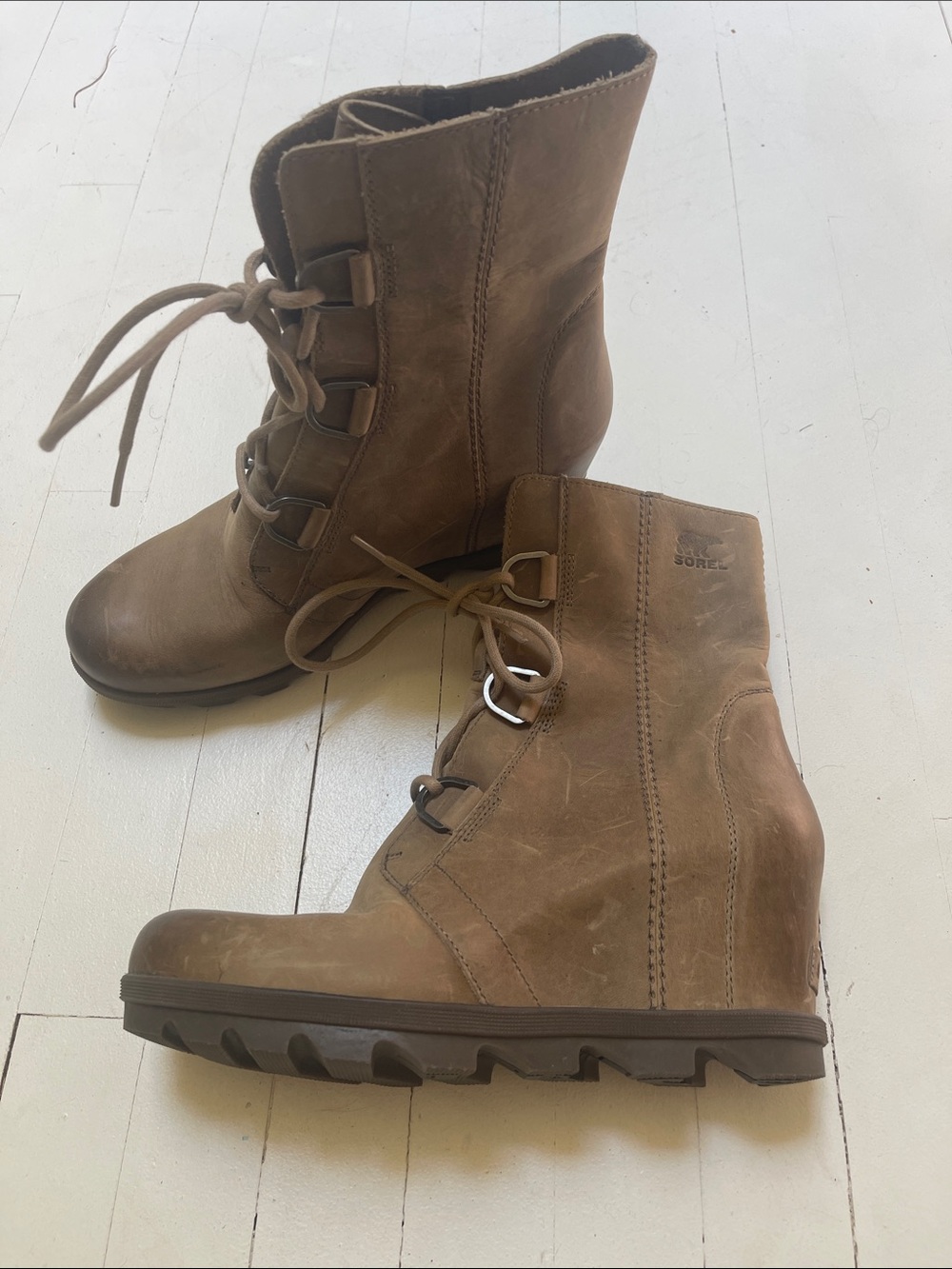 Sorel Joan of Artic sz 11 stylish Wedge Lace-Up Leather Ankle Boots - Tan